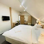 Mikes Deluxe Apartment Balatonfured