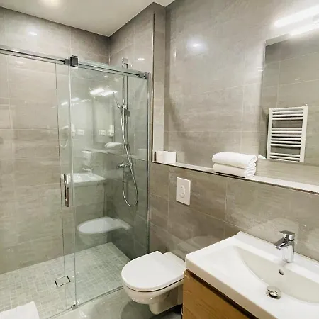 Mikes Deluxe Apartman *