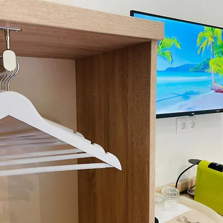 Mikes Deluxe Apartment