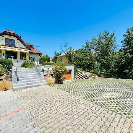 Mikes Deluxe Balatonfured