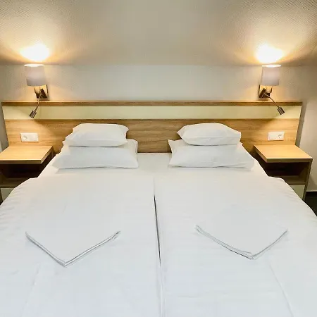 Mikes Deluxe Apartman *