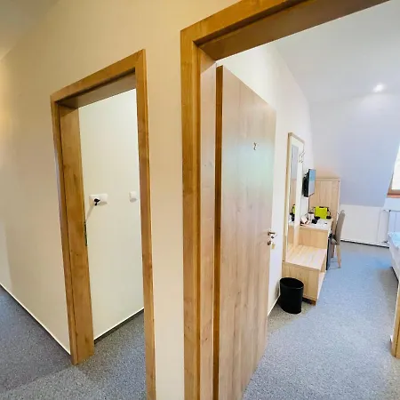 Mikes Deluxe Apartament