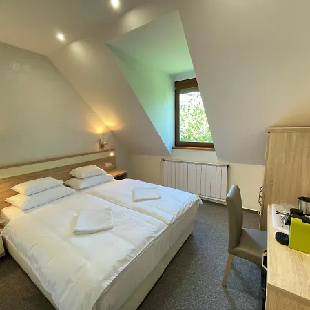 Mikes Deluxe Apartament *