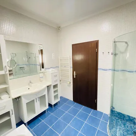 Mikes Deluxe Apartman *