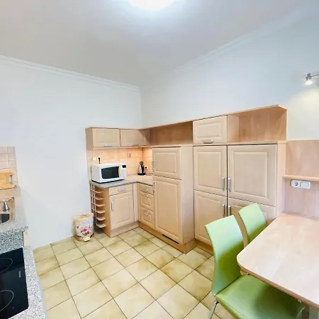 Mikes Deluxe Apartman *