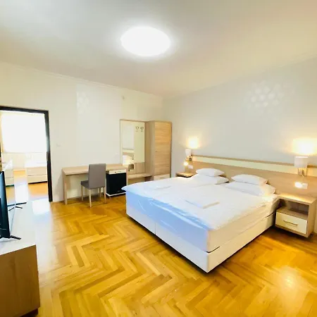 Mikes Deluxe * Balatonfured