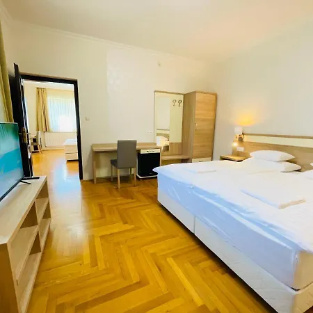 Mikes Deluxe Apartman