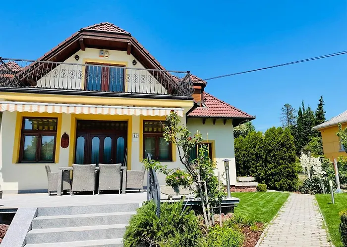 Mikes Deluxe Apartment Balatonfured