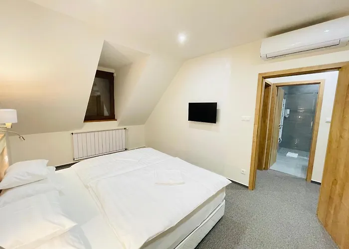 Mikes Deluxe Balatonfured