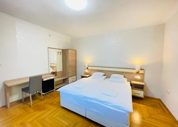 Mikes Deluxe バラトンフレド