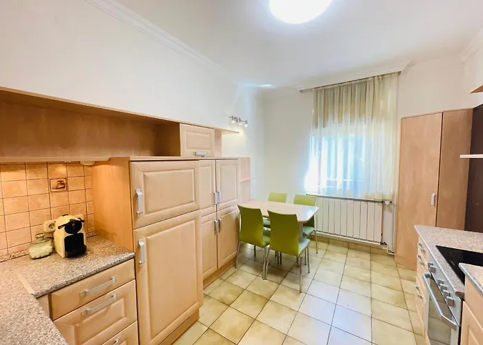 Apartment Mikes Deluxe *