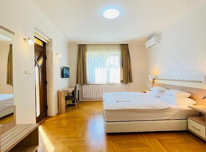 Mikes Deluxe Balatonfured